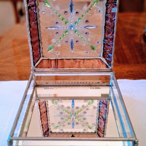 NWT OLD WORLD CRAFTSMANSHIP, NEW WORLD DESIGNS GLASS TREASURE BOX - Picture 4 of 8